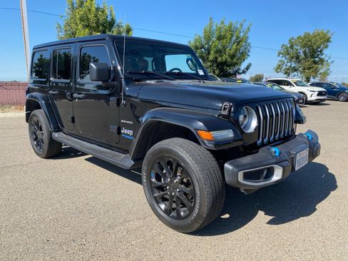 Used 2022 Jeep Wrangler Unlimited Sahara w/ Cold Weather Group AWD/4WD image 4