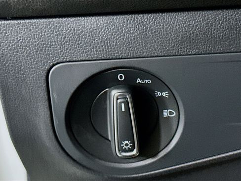 Used 2023 Volkswagen Tiguan SE image 17