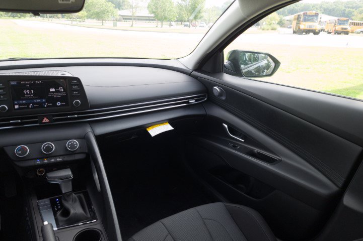 New 2026 Hyundai Elantra SE FWD image 17