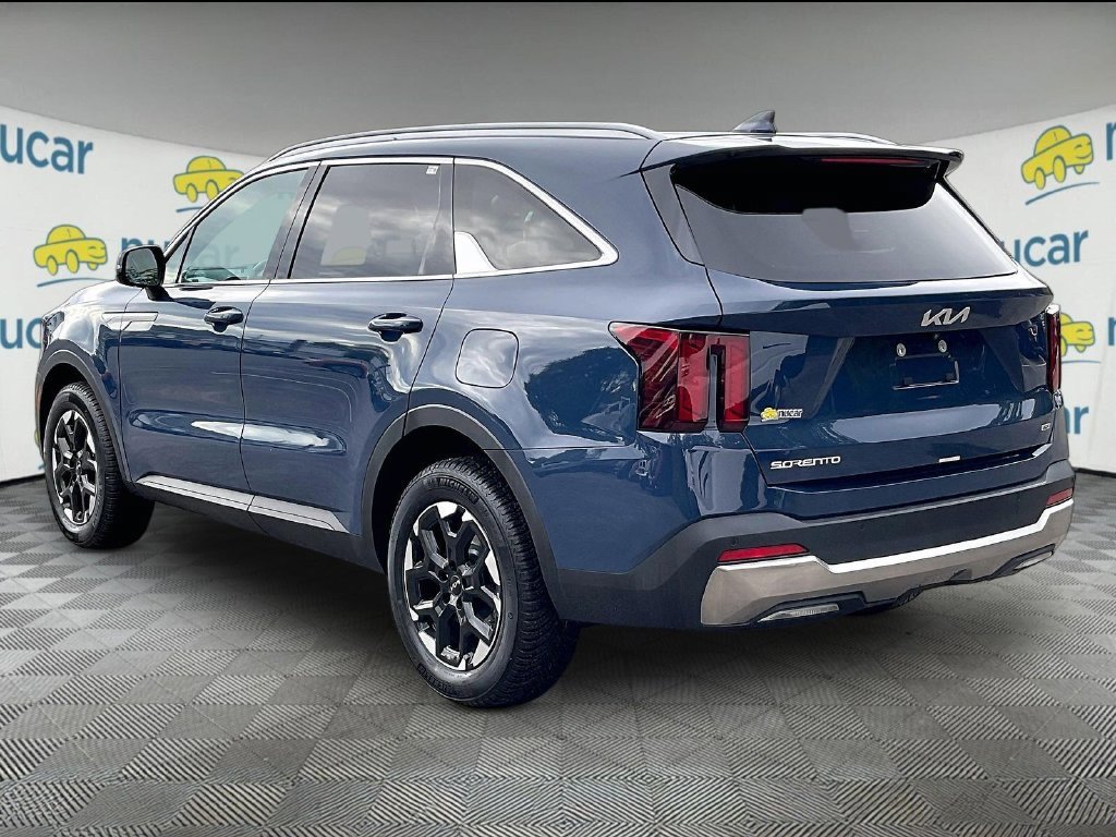 Used 2025 Kia Sorento S w/ Panoramic Sunroof Package AWD/4WD image 4