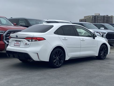 Certified 2024 Toyota Corolla SE w/ SE Package FWD image 3