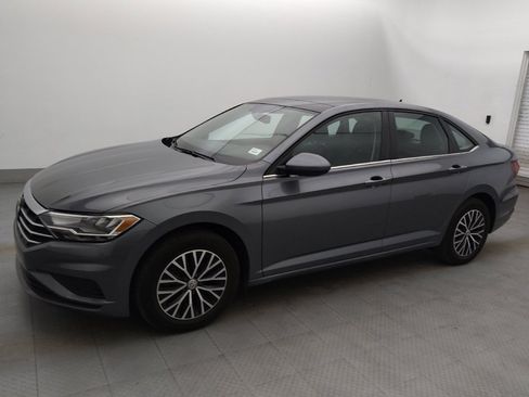 Used 2021 Volkswagen Jetta SE w/ SE Cold Weather Package image 2