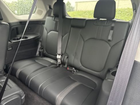 Used 2024 Honda Pilot Touring image 9