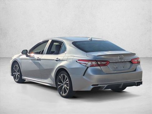 Used 2020 Toyota Camry SE w/ Convenience Package FWD image 7