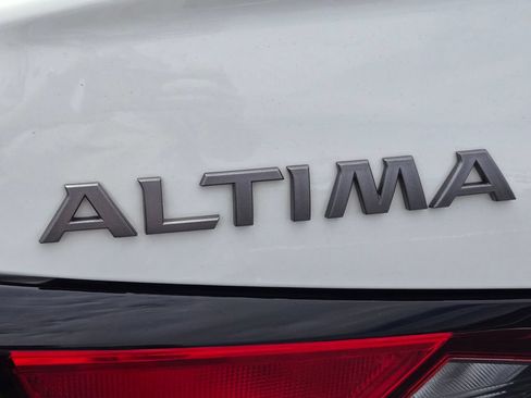 Used 2025 Nissan Altima 2.5 SV FWD image 15