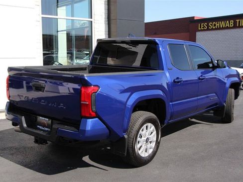 Used 2025 Toyota Tacoma SR5 AWD/4WD image 7