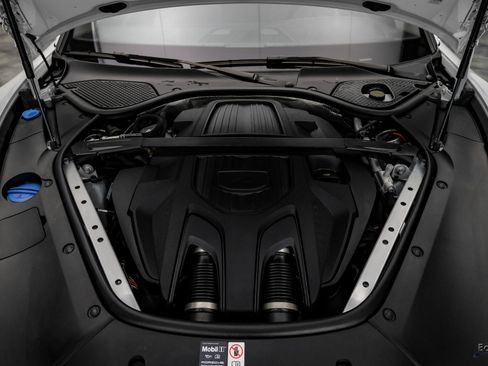 Used 2025 Porsche Panamera w/ Premium Package image 92