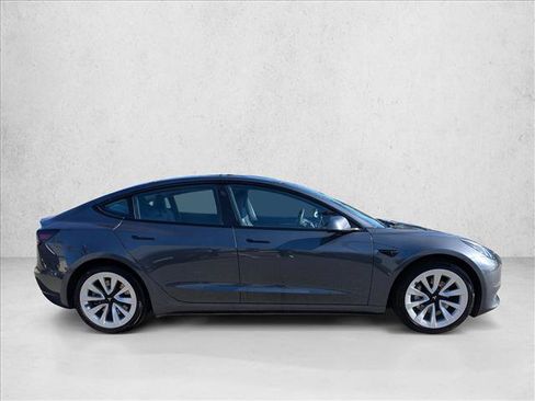 Used 2023 Tesla Model 3 Standard Range image 4