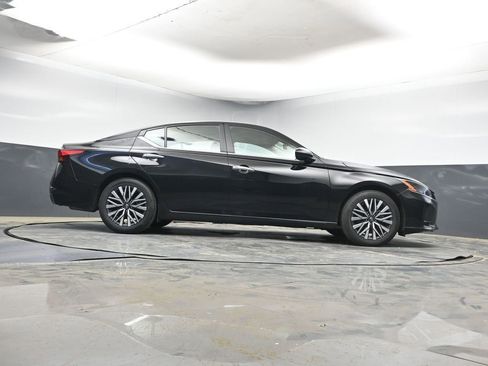 Used 2025 Nissan Altima 2.5 SV image 13