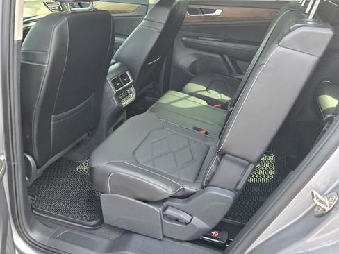 Used 2024 Volkswagen Atlas SE FWD image 11