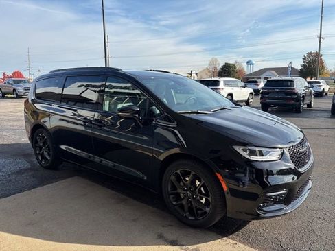 New 2026 Chrysler Pacifica Select w/ S Appearance Package FWD image 8