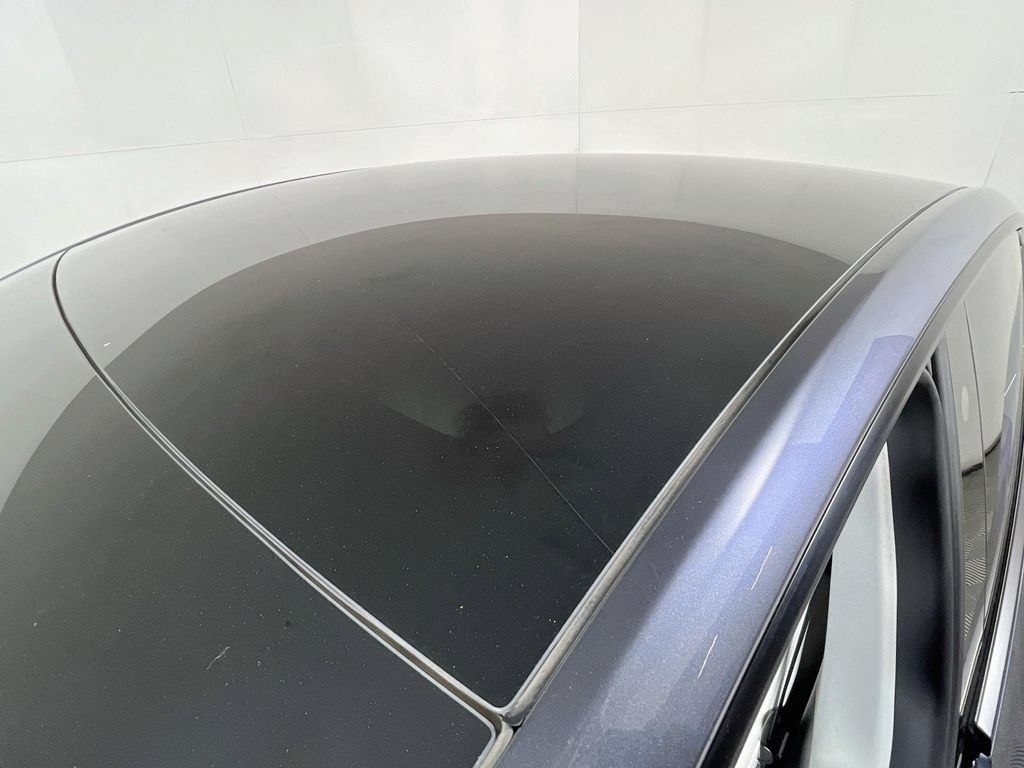 Used 2022 Tesla Model Y Performance AWD/4WD image 18