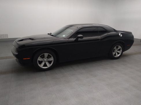 Used 2021 Dodge Challenger SXT RWD image 2