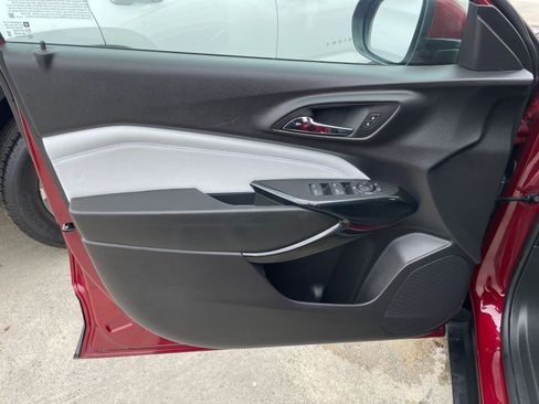 Used 2025 Chevrolet Trax LT image 18