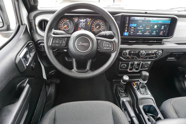 Used 2025 Jeep Gladiator Sport AWD/4WD image 14