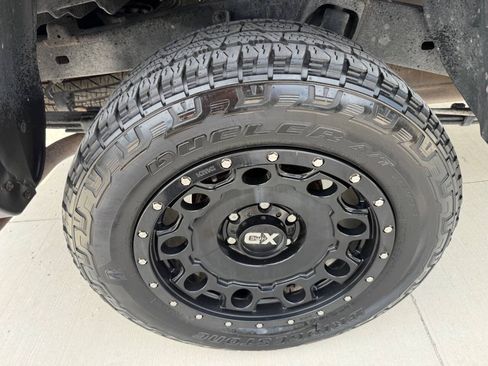 Used 2017 Toyota Tacoma SR5 w/ Tow Package RWD image 13
