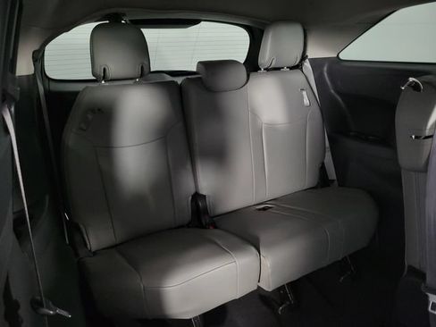 Used 2025 Toyota Sienna XLE FWD image 16