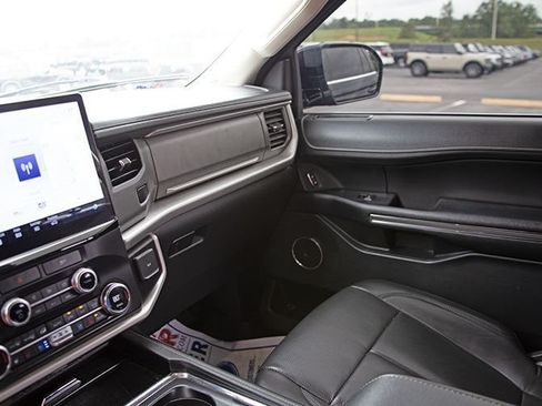 Used 2022 Ford Expedition XLT RWD image 19