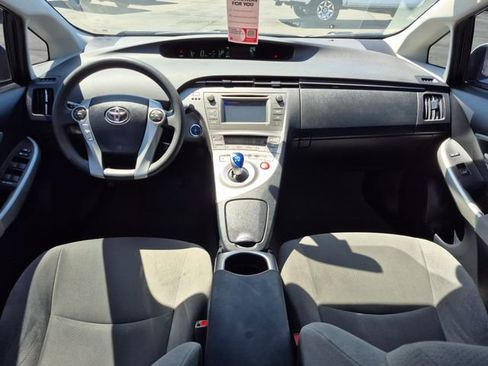 Used 2014 Toyota Prius Two w/ Preferred Accessory Package FWD image 15