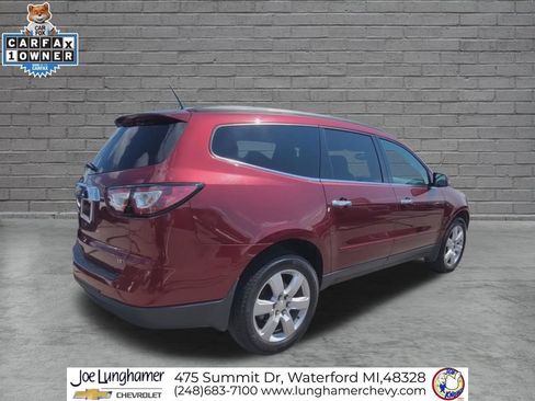 Certified 2017 Chevrolet Traverse LT w/ Style and Technology Package FWD image 9