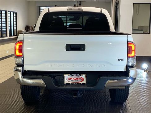 Used 2021 Toyota Tacoma TRD Off-Road image 4