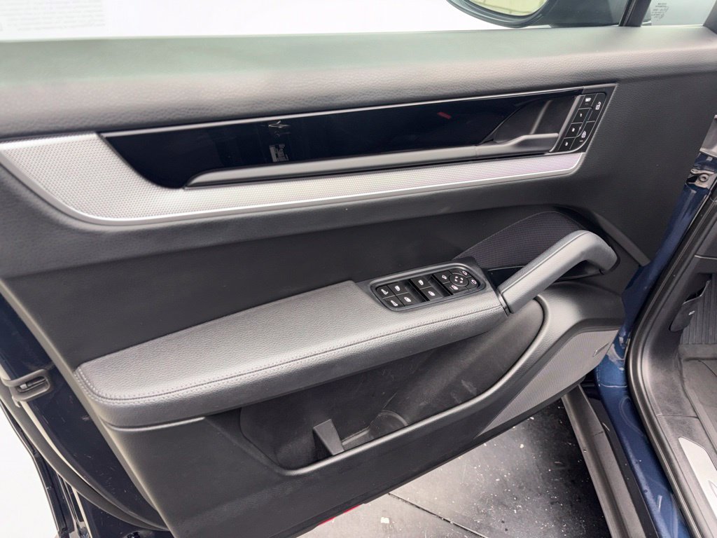 Certified 2024 Porsche Cayenne S AWD/4WD image 4