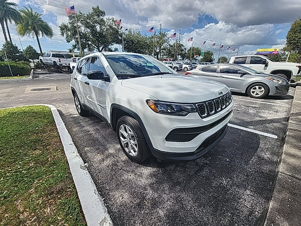 Used 2024 Jeep Compass Sport AWD/4WD image 2