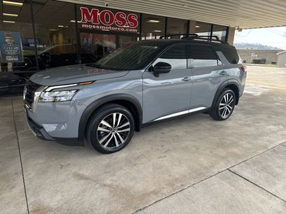 Used 2025 Nissan Pathfinder Platinum