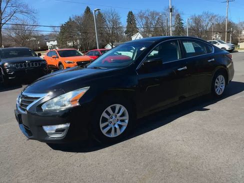 Used 2014 Nissan Altima 2.5 S w/ Display Audio Package image 4