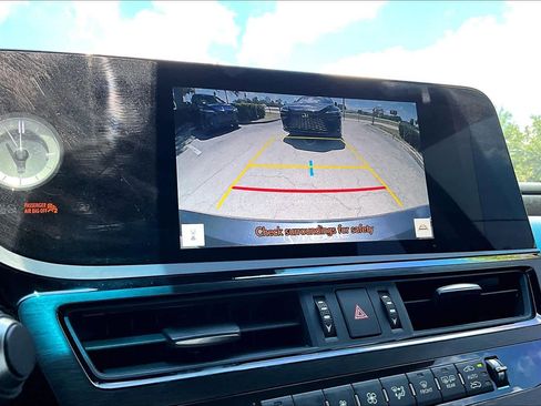 Used 2025 Lexus ES 300h w/ Premium Package FWD image 25