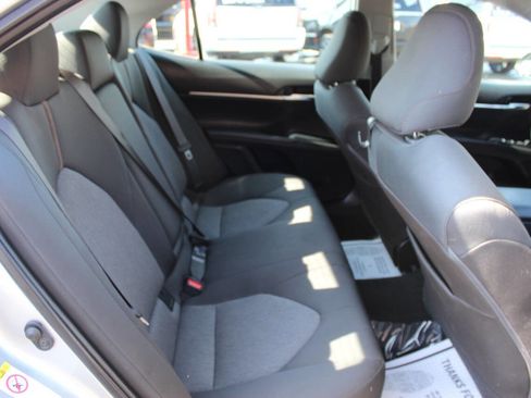 Used 2019 Toyota Camry LE image 11