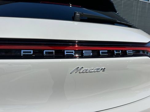 Used 2026 Porsche Macan AWD/4WD image 14