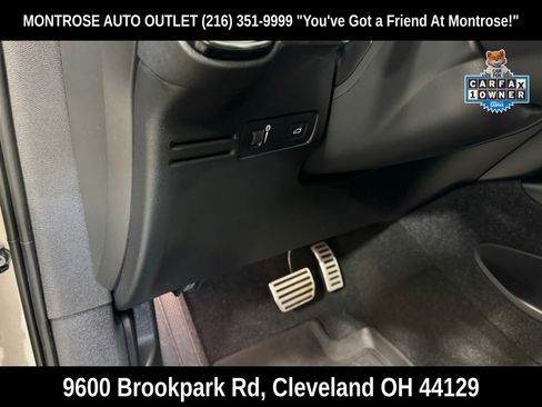 Used 2022 Volvo XC40 T5 R-Design w/ Climate Package image 17