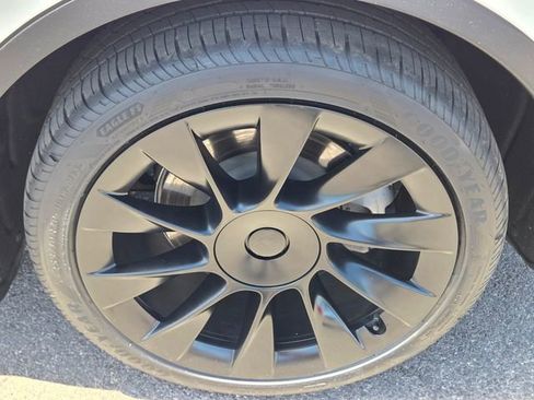 Used 2021 Tesla Model Y 2WD image 11
