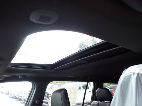 New 2025 Jeep Grand Cherokee L Altitude image 18