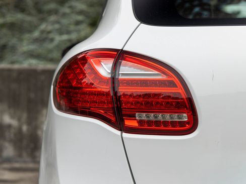 Used 2014 Porsche Cayenne Diesel AWD/4WD image 20