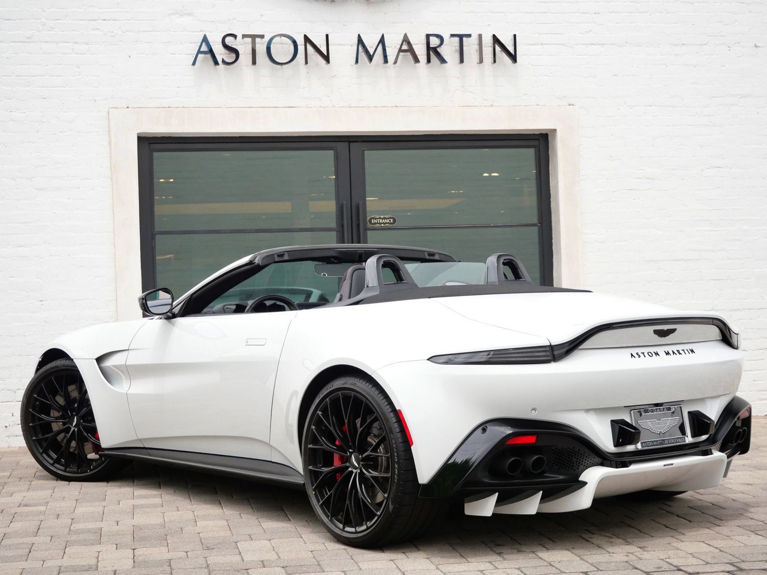 Used 2023 Aston Martin V8 Vantage Roadster RWD image 2