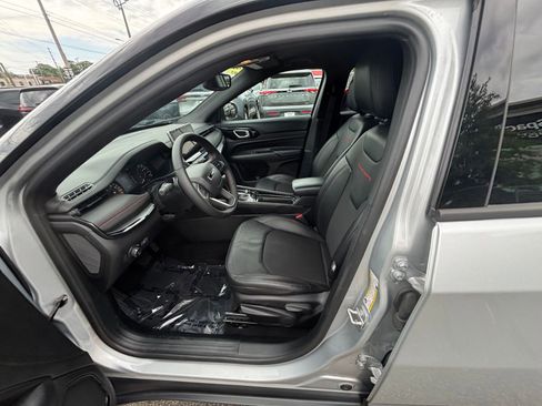 Used 2025 Jeep Compass Trailhawk AWD/4WD image 25