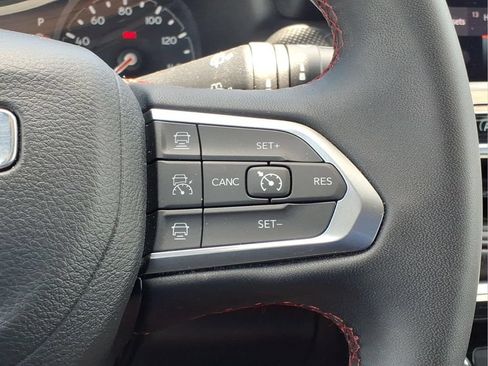 Used 2025 Jeep Compass Trailhawk AWD/4WD image 24