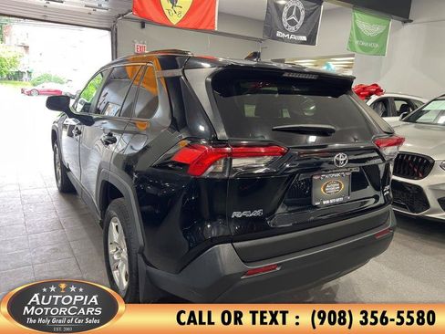 Used 2019 Toyota RAV4 XLE w/ Convenience Package AWD/4WD image 4