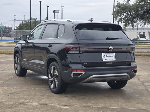 New 2026 Volkswagen Taos SE image 3