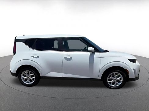 Used 2025 Kia Soul LX w/ LX Technology Package FWD image 16