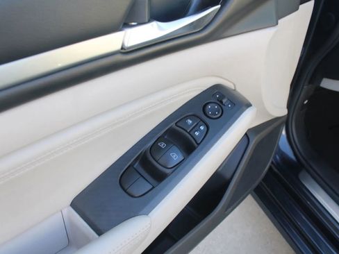 Used 2019 Nissan Altima 2.5 SV image 13