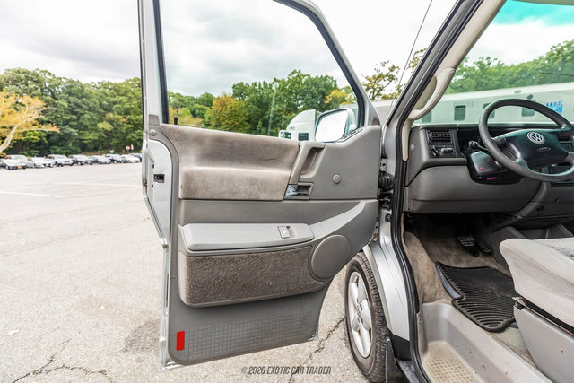 Used 2002 Volkswagen Eurovan MV FWD image 23