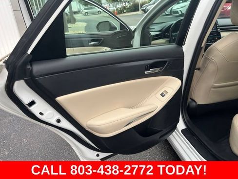Used 2021 Toyota Avalon XLE w/ Carpet Mat Package (TMS) FWD image 11