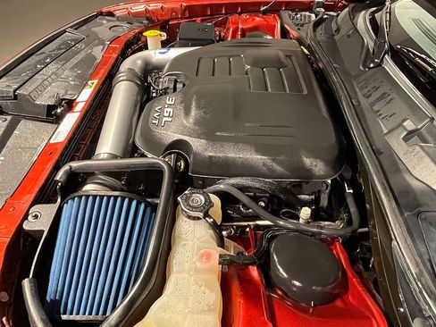 Used 2014 Dodge Challenger SXT image 34