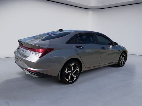 Used 2023 Hyundai Elantra SEL w/ Convenience Package FWD image 5