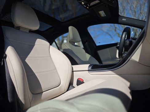 Used 2022 Mercedes-Benz C 300 4MATIC Sedan w/ Pinnacle Trim Package image 25