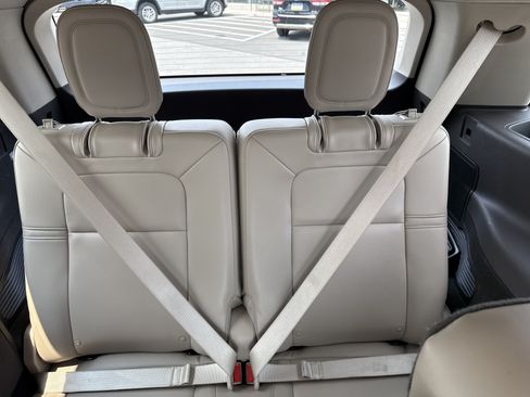 Used 2022 Lincoln Aviator AWD w/ Premium Package image 14