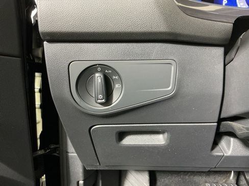 Used 2023 Volkswagen Tiguan SE image 19